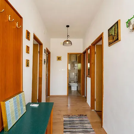 Casa vacanze Awesome In Murvica Gornja Njegus