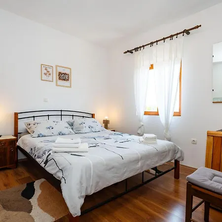 Holiday home Awesome In Murvica Gornja